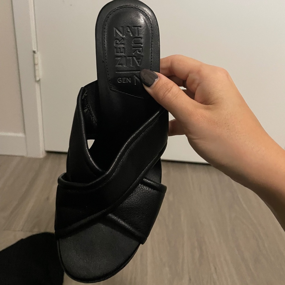 Naturalizer Women Genn Rhythm Block Heeled Mule Sandal